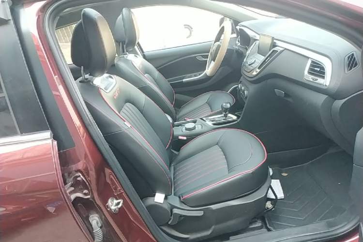 Used Soueast DX7 2015 1.5T Automatic Luxury Model Right Front Seat