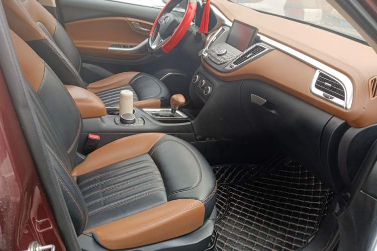 Used Soueast DX7 2015 1.5T Automatic Luxury Model Right Front Seat