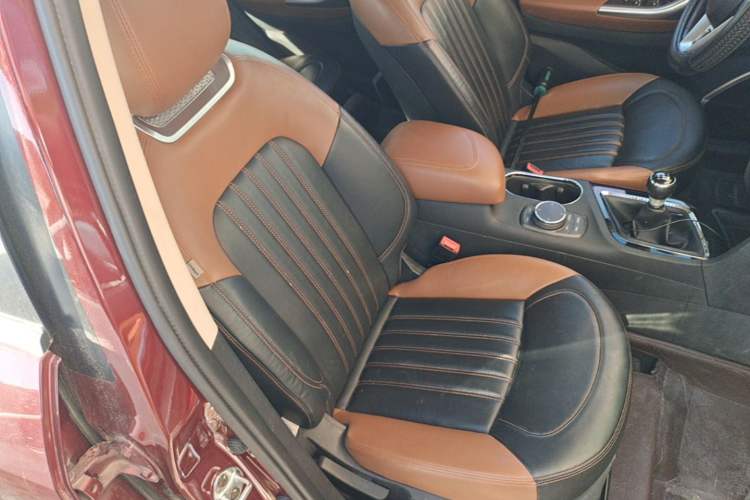 Used Soueast DX7 2015 1.5T Manual Luxury Model Right Front Seat