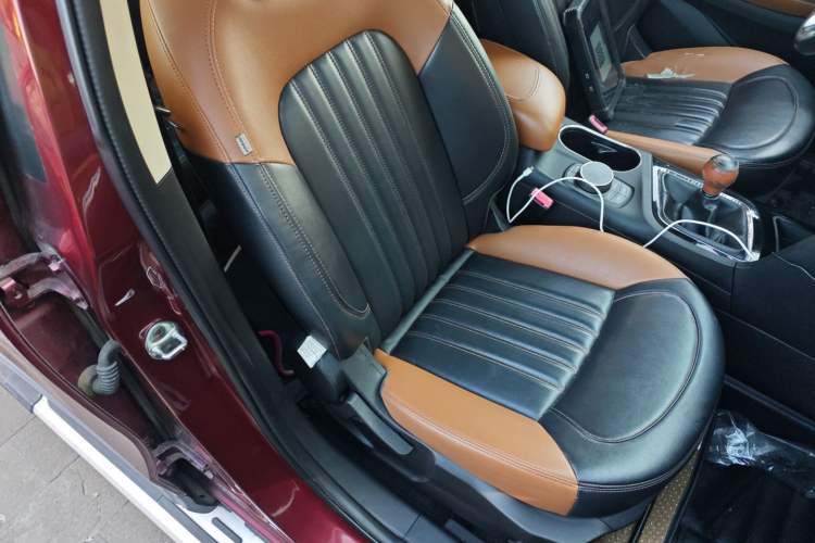 Used Soueast DX7 2015 1.5T Manual Luxury Model Right Front Seat