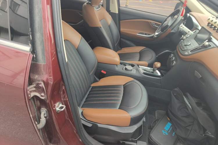 Used Soueast DX7 2015 1.5T Automatic Luxury Model Right Front Seat