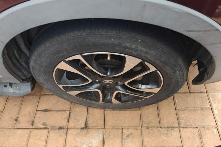 Used Soueast DX7 2015 1.5T Automatic Luxury Model Right Front Wheel Hub