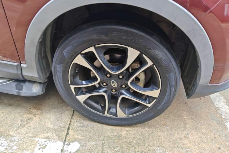 Used Soueast DX7 2015 1.5T Automatic Elite Model Right Front Wheel Hub