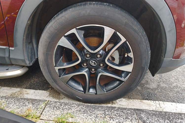 Used Soueast DX7 2015 1.5T Manual Elite Model Right Front Wheel Hub