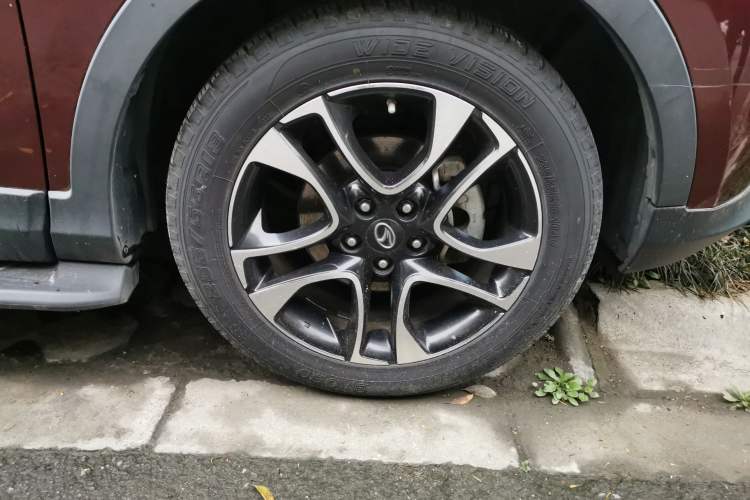 Used Soueast DX7 2015 1.5T Automatic Luxury Model Right Front Wheel Hub
