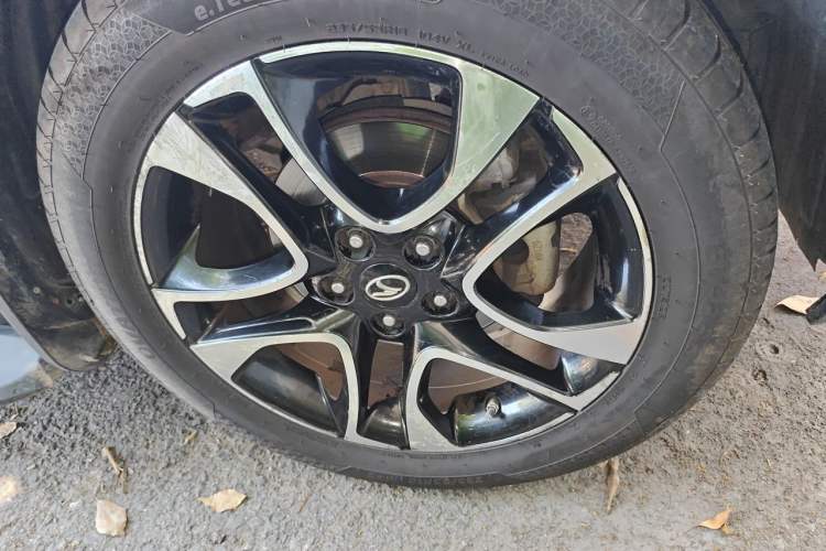 Used Soueast DX7 2015 1.5T Automatic Luxury Model Right Front Wheel Hub