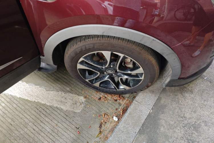 Used Soueast DX7 2015 1.5T Automatic Luxury Model Right Front Wheel Hub