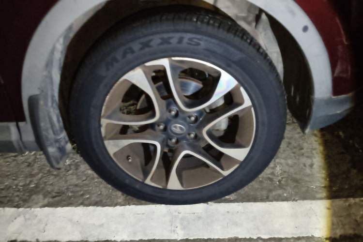 Used Soueast DX7 2015 1.5T Automatic Prestige Model Right Front Wheel Hub