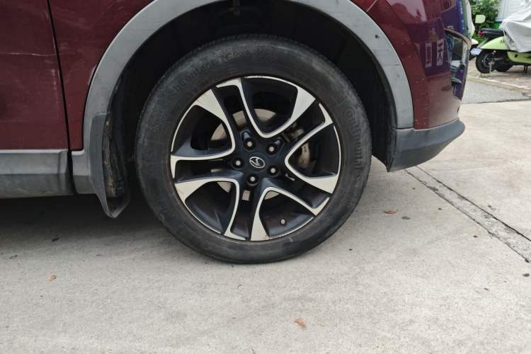 Used Soueast DX7 2015 1.5T Manual Luxury Model Right Front Wheel Hub