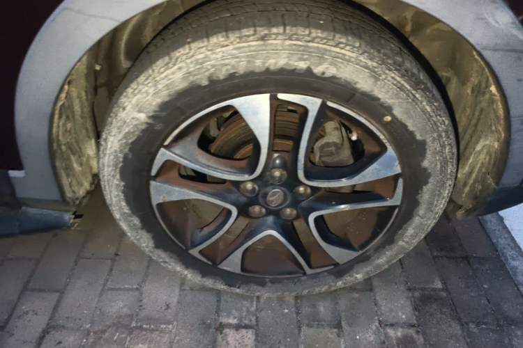 Used Soueast DX7 2015 1.5T Automatic Luxury Model Right Front Wheel Hub