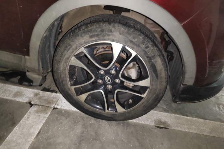 Used Soueast DX7 2015 1.5T Manual Luxury Model Right Front Wheel Hub
