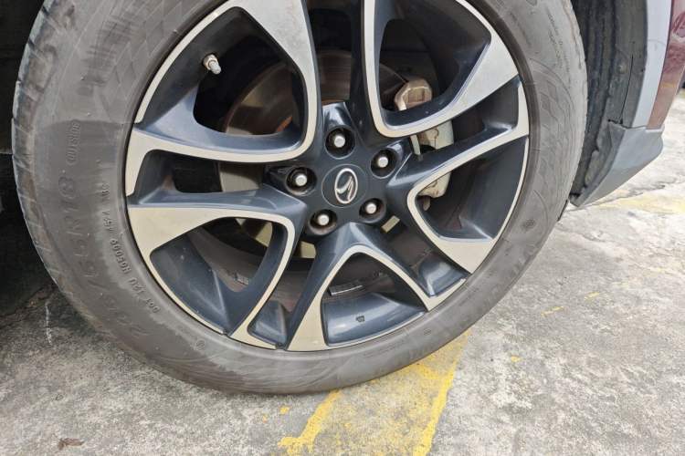 Used Soueast DX7 2015 1.5T Automatic Luxury Model Right Front Wheel Hub