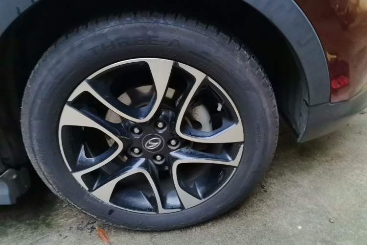 Used Soueast DX7 2015 1.5T Automatic Luxury Model Right Front Wheel Hub
