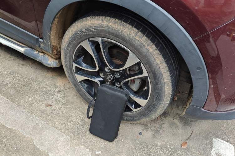 Used Soueast DX7 2015 1.5T Automatic Luxury Model Right Front Wheel Hub