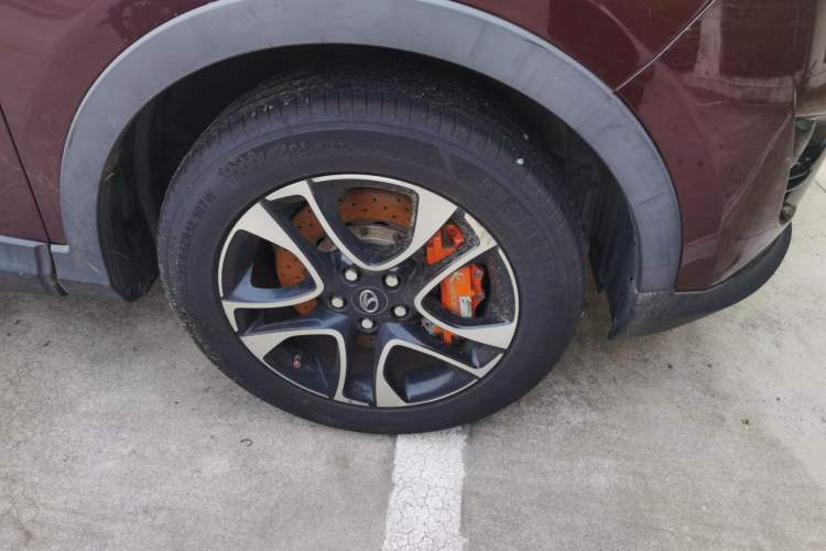 Used Soueast DX7 2015 1.5T Automatic Luxury Model Right Front Wheel Hub