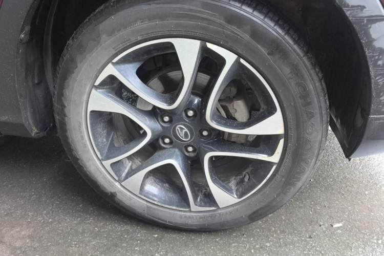 Used Soueast DX7 2015 1.5T Manual Luxury Model Right Front Wheel Hub