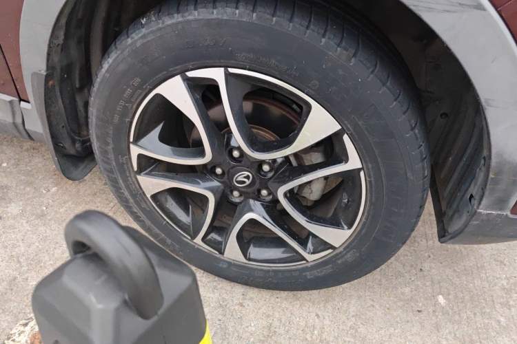 Used Soueast DX7 2015 1.5T Manual Elite Model Right Front Wheel Hub