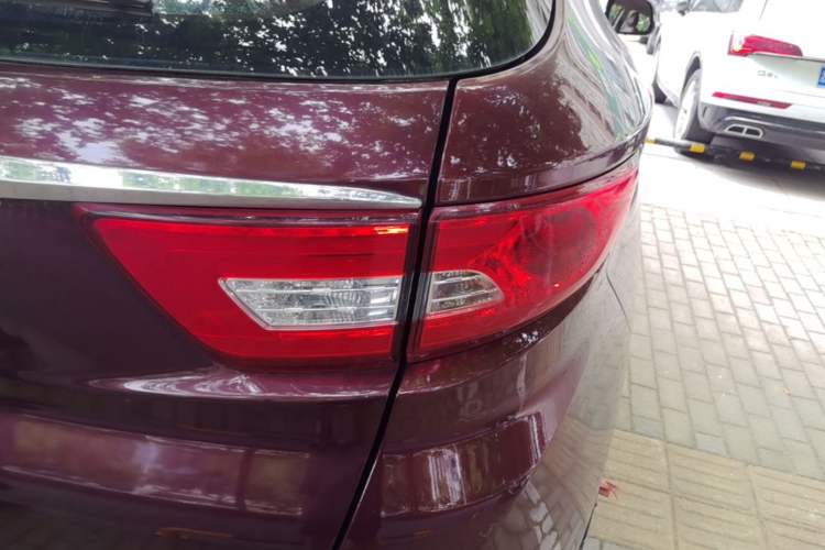 Used Soueast DX7 2015 1.5T Automatic Luxury Model Right Rear Taillight