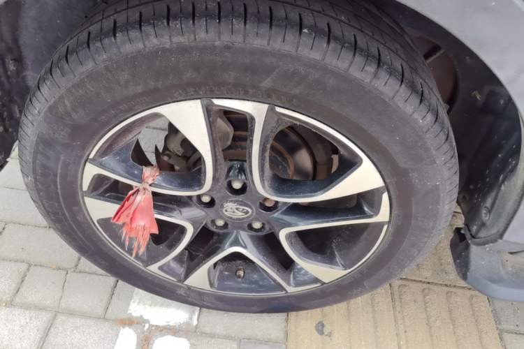 Used Soueast DX7 2015 1.5T Automatic Luxury Model Right Rear Wheel Hub