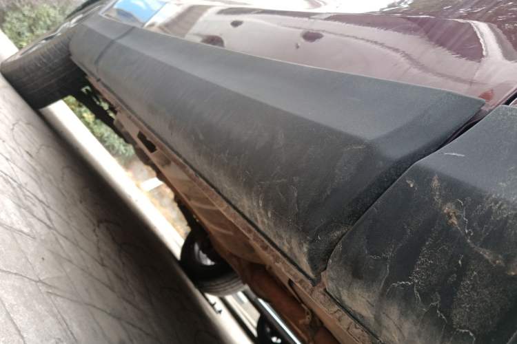 Used Soueast DX7 2015 1.5T Automatic Luxury Model Right Side Sill