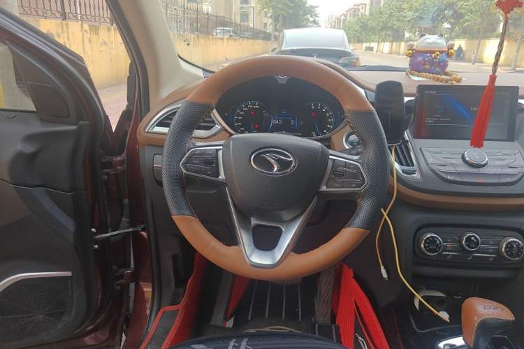 Used Soueast DX7 2015 1.5T Automatic Luxury Model Steering Wheel