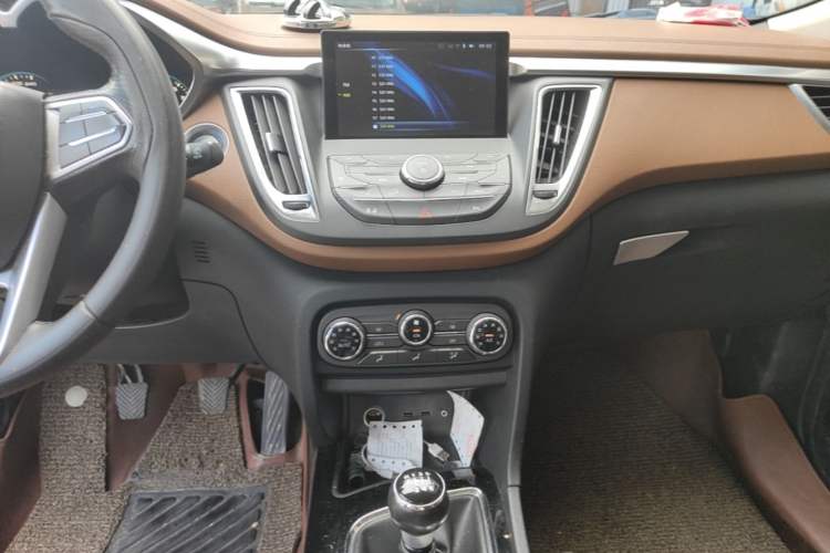 Used Soueast DX7 2015 1.5T Manual Luxury Model Audio And AC Panel