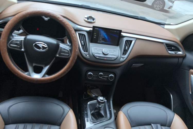 Used Soueast DX7 2015 1.5T Manual Luxury Model Center Console