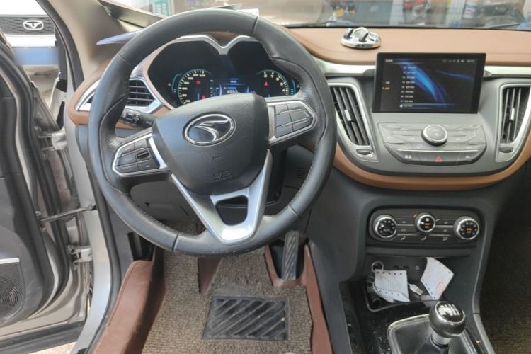 Used Soueast DX7 2015 1.5T Manual Luxury Model Center Console