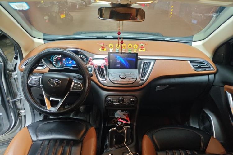 Used Soueast DX7 2015 1.5T Manual Luxury Model Center Console