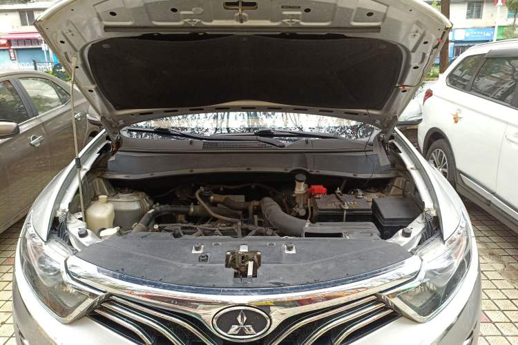 Used Soueast DX7 2015 1.5T Automatic Prestige Model Engine Bay
