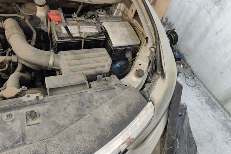 Used Soueast DX7 2015 1.5T Manual Luxury Model Engine Bay Left