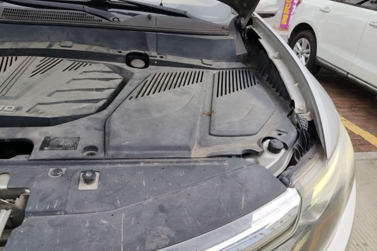 Used Soueast DX7 2015 1.5T Manual Luxury Model Engine Bay Left