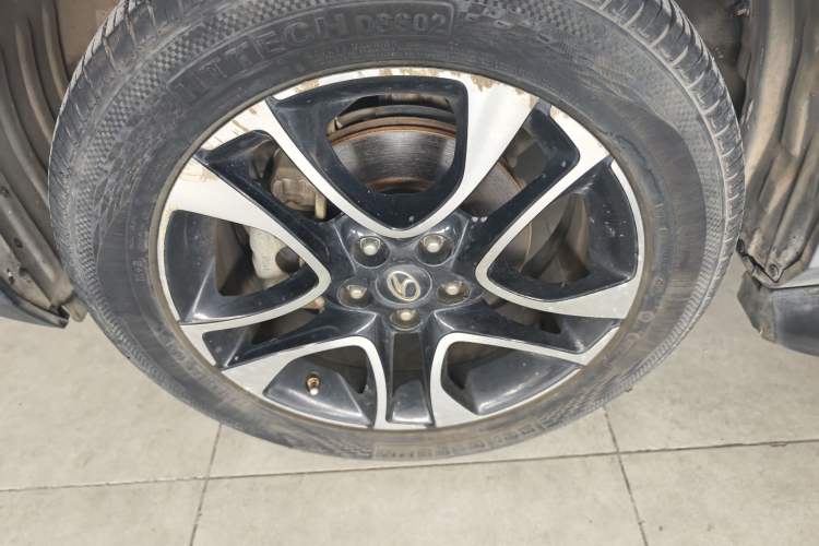 Used Soueast DX7 2015 1.5T Manual Luxury Model Exterior 1