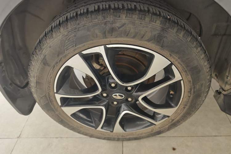 Used Soueast DX7 2015 1.5T Manual Luxury Model Exterior 4