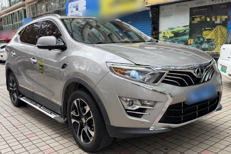 Used Soueast DX7 2015 1.5T Automatic Prestige Model Front Right 45 Deg