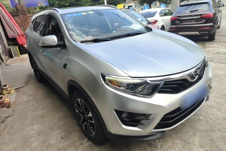 Used Soueast DX7 2015 1.5T Manual Luxury Model Front Right 45 Deg