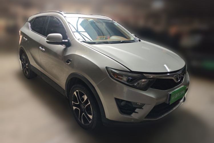 Used Soueast DX7 2015 1.5T Manual Luxury Model Front Right 45 Deg
