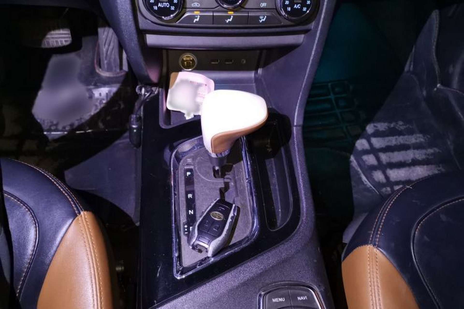 Used Soueast DX7 2015 1.5T Automatic Luxury Model Gear Lever