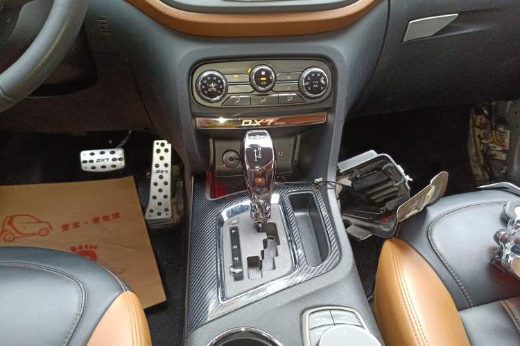 Used Soueast DX7 2015 1.5T Automatic Prestige Model Gear Lever