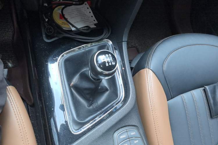 Used Soueast DX7 2015 1.5T Manual Luxury Model Gear Lever