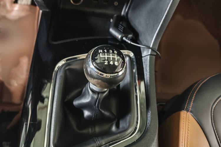 Used Soueast DX7 2015 1.5T Manual Luxury Model Gear Lever