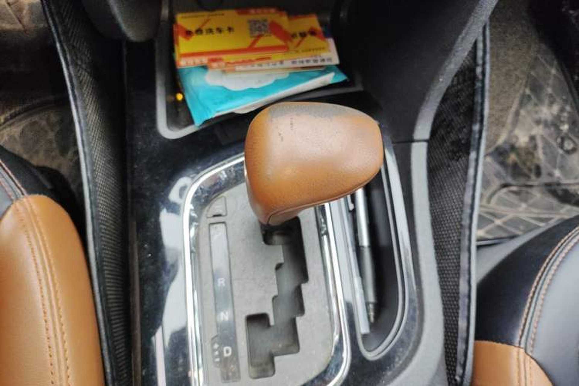 Used Soueast DX7 2015 1.5T Automatic Luxury Model Gear Lever