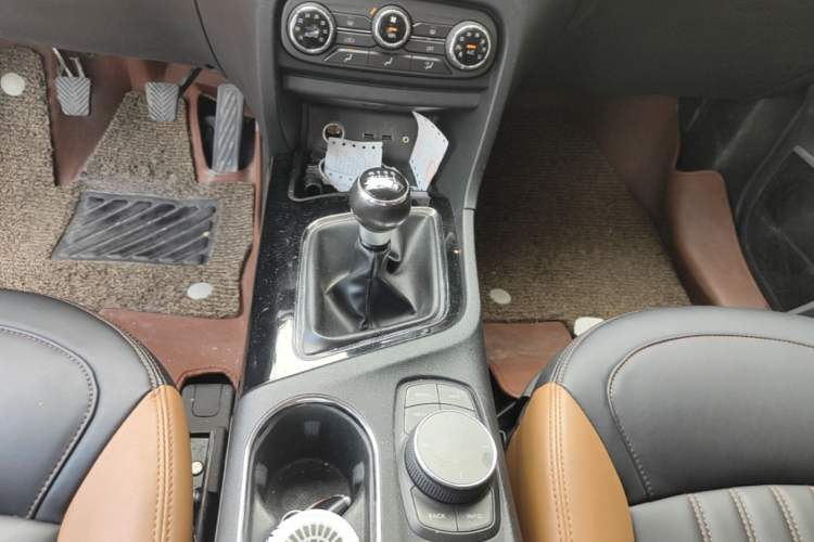Used Soueast DX7 2015 1.5T Manual Luxury Model Gear Lever