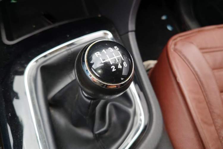 Used Soueast DX7 2015 1.5T Manual Luxury Model Gear Lever