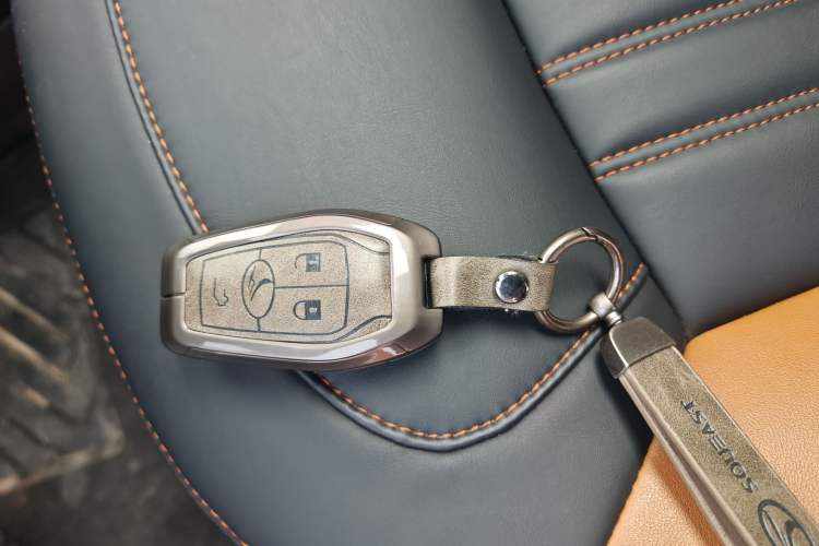 Used Soueast DX7 2015 1.5T Automatic Prestige Model Interior 1