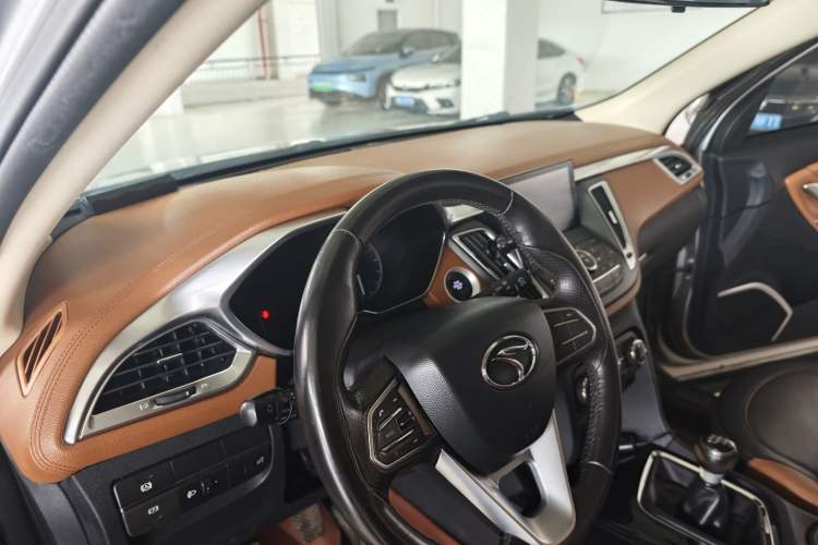Used Soueast DX7 2015 1.5T Manual Luxury Model Interior 1