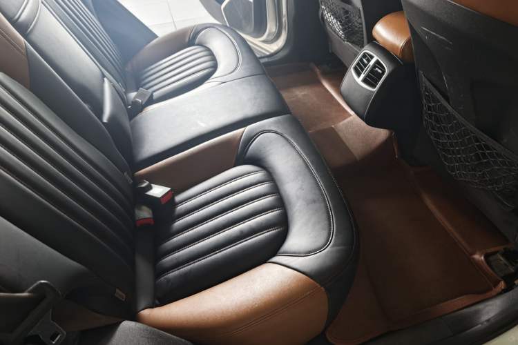 Used Soueast DX7 2015 1.5T Manual Luxury Model Interior 3