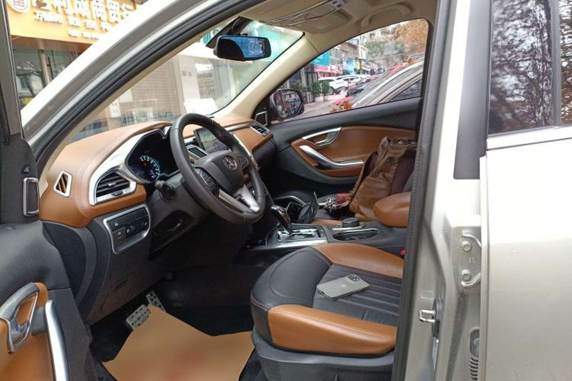 Used Soueast DX7 2015 1.5T Automatic Prestige Model Left Front Seat