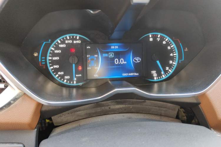 Used Soueast DX7 2015 1.5T Manual Luxury Model Odometer Close Up