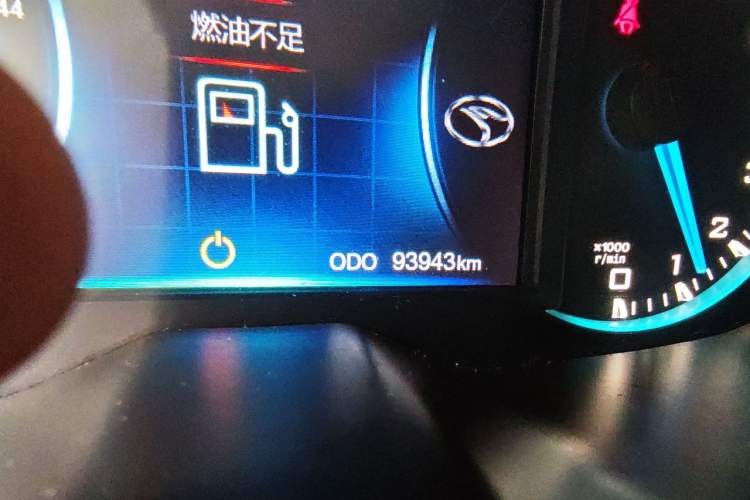 Used Soueast DX7 2015 1.5T Manual Luxury Model Odometer Close Up